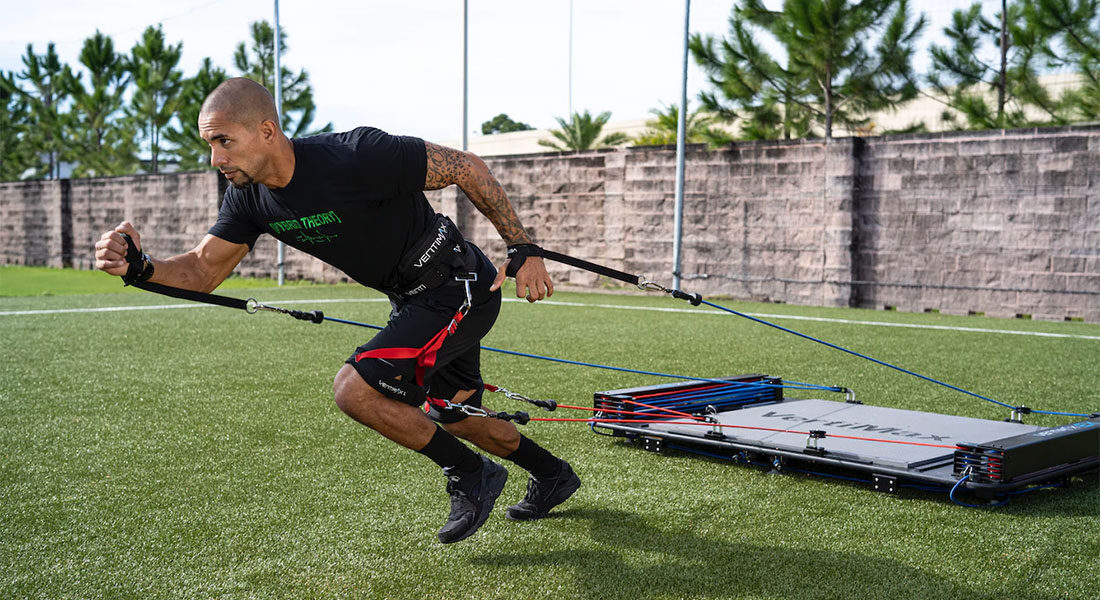 Επαναστατικό σύστημα προπόνησης με έλξη και αντίσταση, που βελτιώνει θεαματικά την εκρηκτικότητα, την ταχύτητα, την αλτική ικανότητα και τη δύναμη των αθλητών.